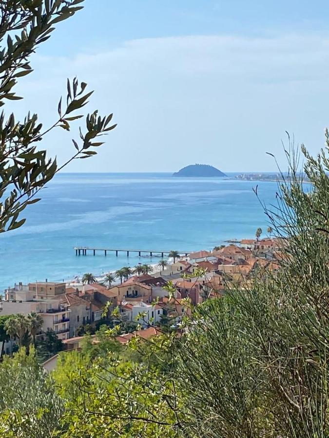 Villa Paolina Ceriale - App. 6 Posti Buitenkant foto