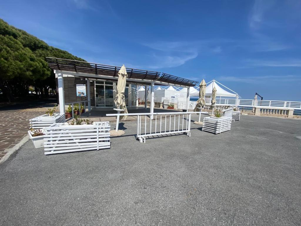 Villa Paolina Ceriale - App. 6 Posti Buitenkant foto